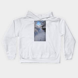 SOLITARY SNOW WINTER SCENE Kids Hoodie